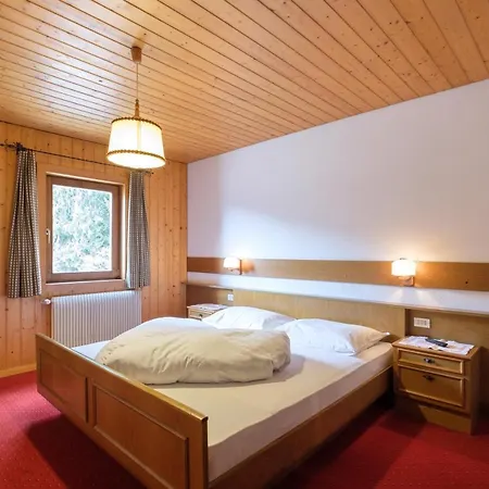 Loewen Hotel 2*